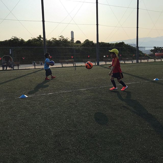 西宮浜SSKサッカースクール園児クラス。今日も元気なちびっ子たち。どんどんうまくなっていく。頑張れ〜！http://kodomo-sports.net/blog1/